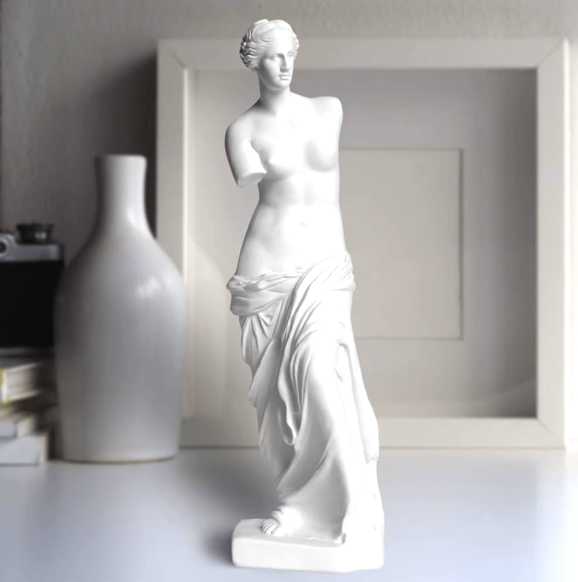 Venus de Milo sculpture showcasing timeless elegance of ancient Greek art in a modern setting.