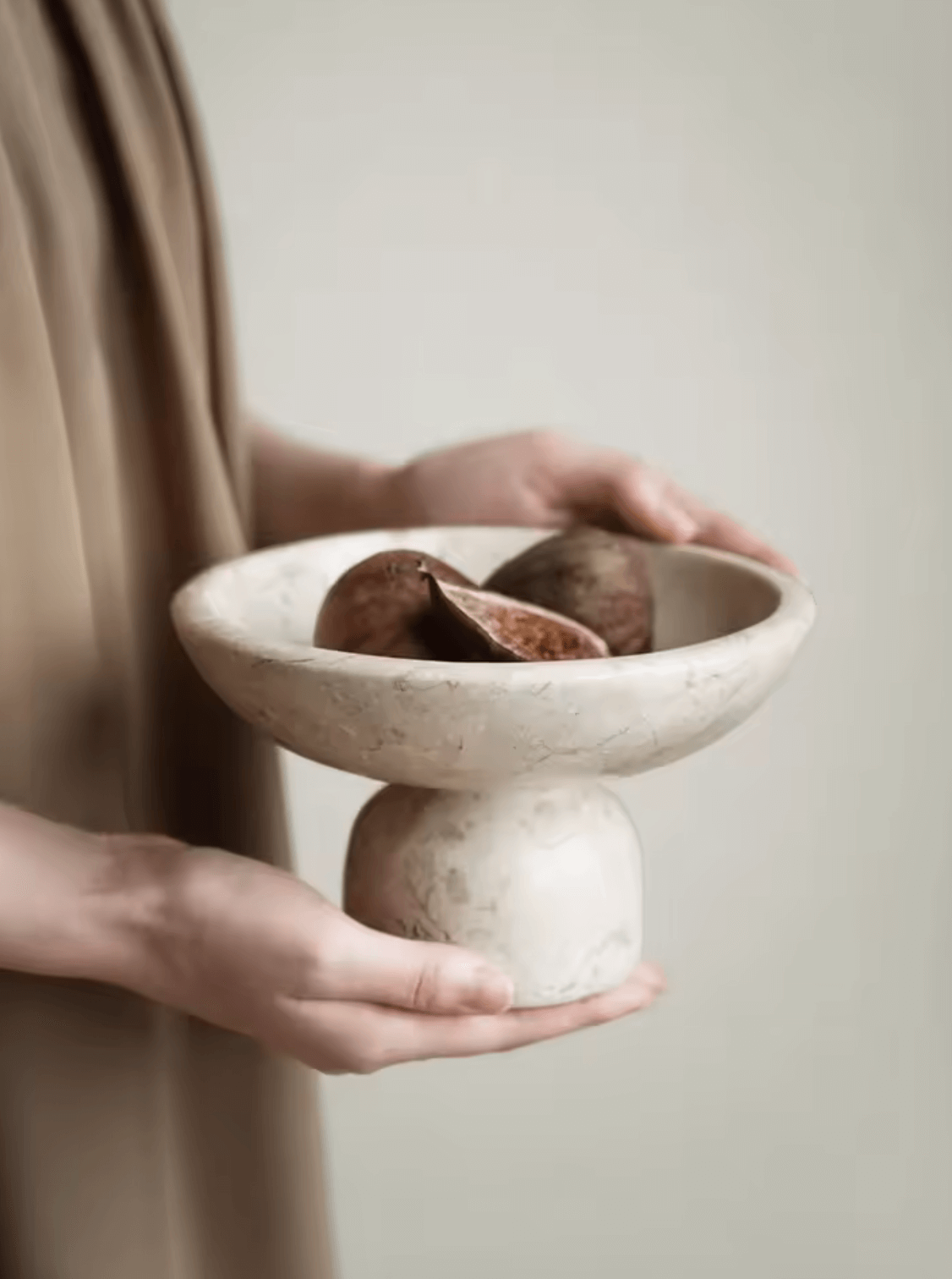 Luxuriöse Marmorschale im französischen Stil als elegante Obstschale, ideale Kombination aus Funktionalität und natürlicher Eleganz.