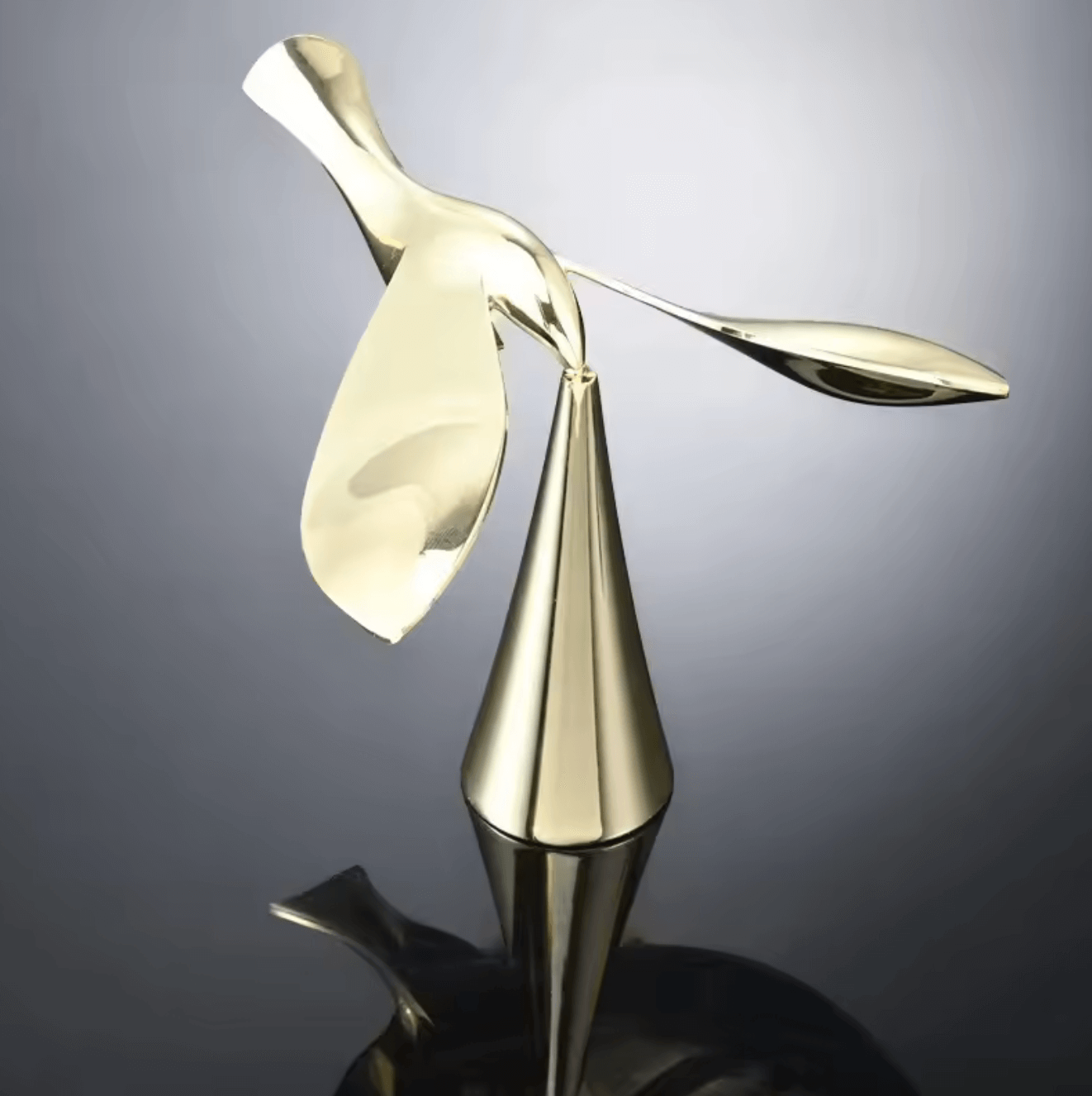 Fliegender Vogel Flaschenöffner mit elegantem Design und Balance-Effekt auf schmalen Oberflächen