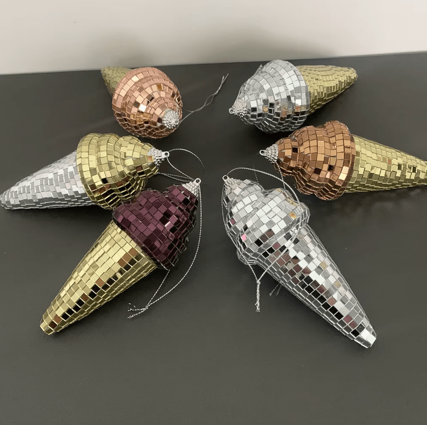 Disco-Eis hanging decorations with mirrored tiles, featuring vibrant gold, silver, and copper colors, creating stunning reflections.