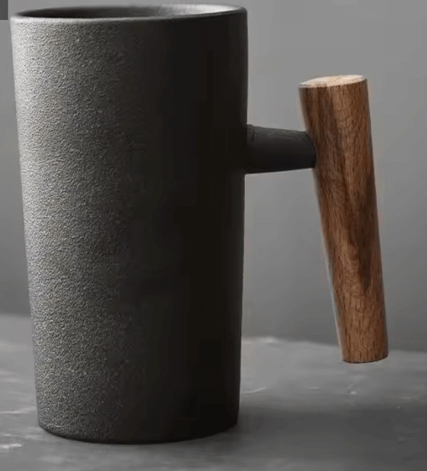 Keramik-Kaffeetasse mit Holzgriff, rustikaler Charme, handgefertigt, für Kaffee und Tee, graue Tasse mit natürlichem Henkel