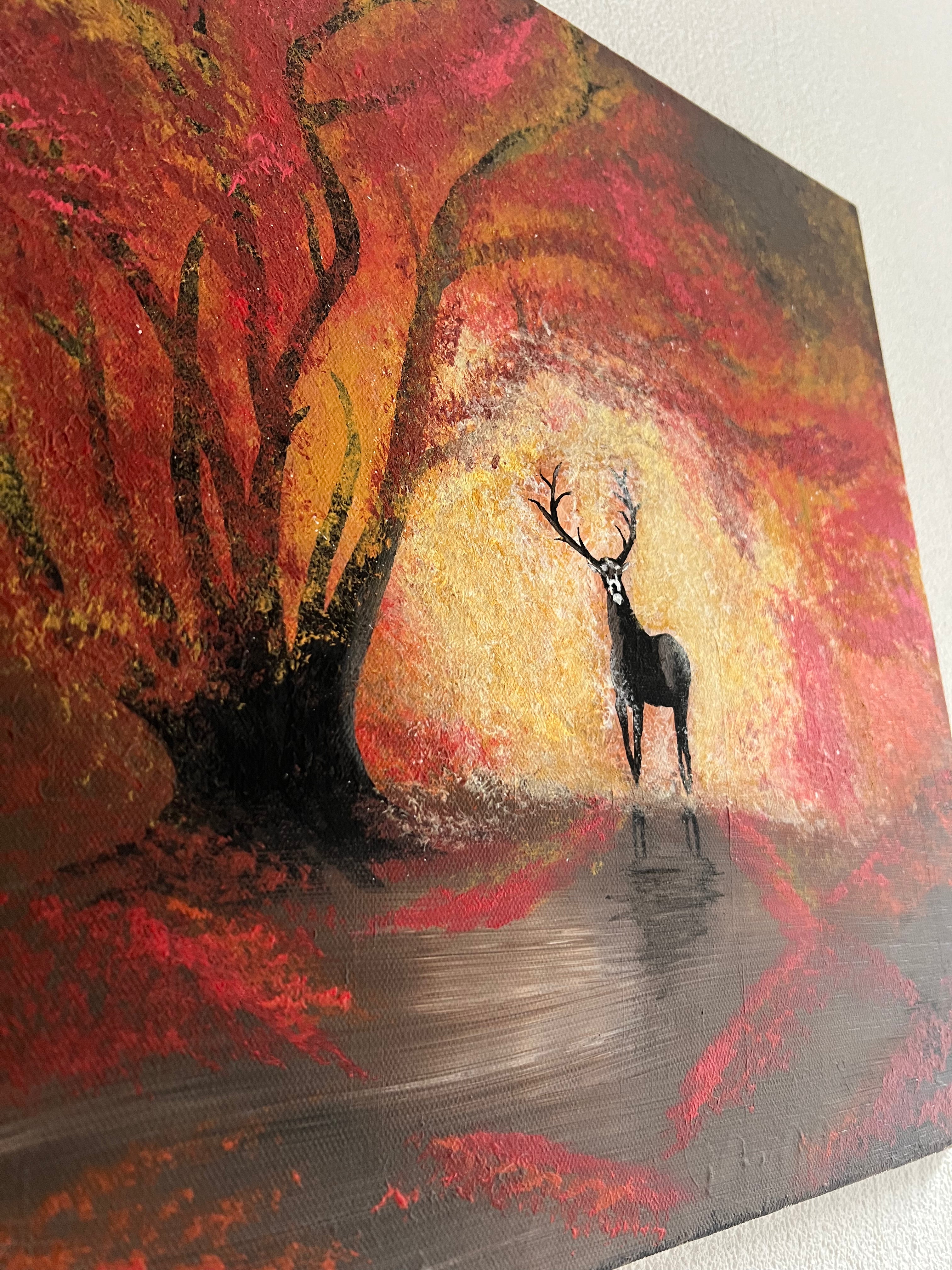 Le cerf dans la forêt enneigée d'automne