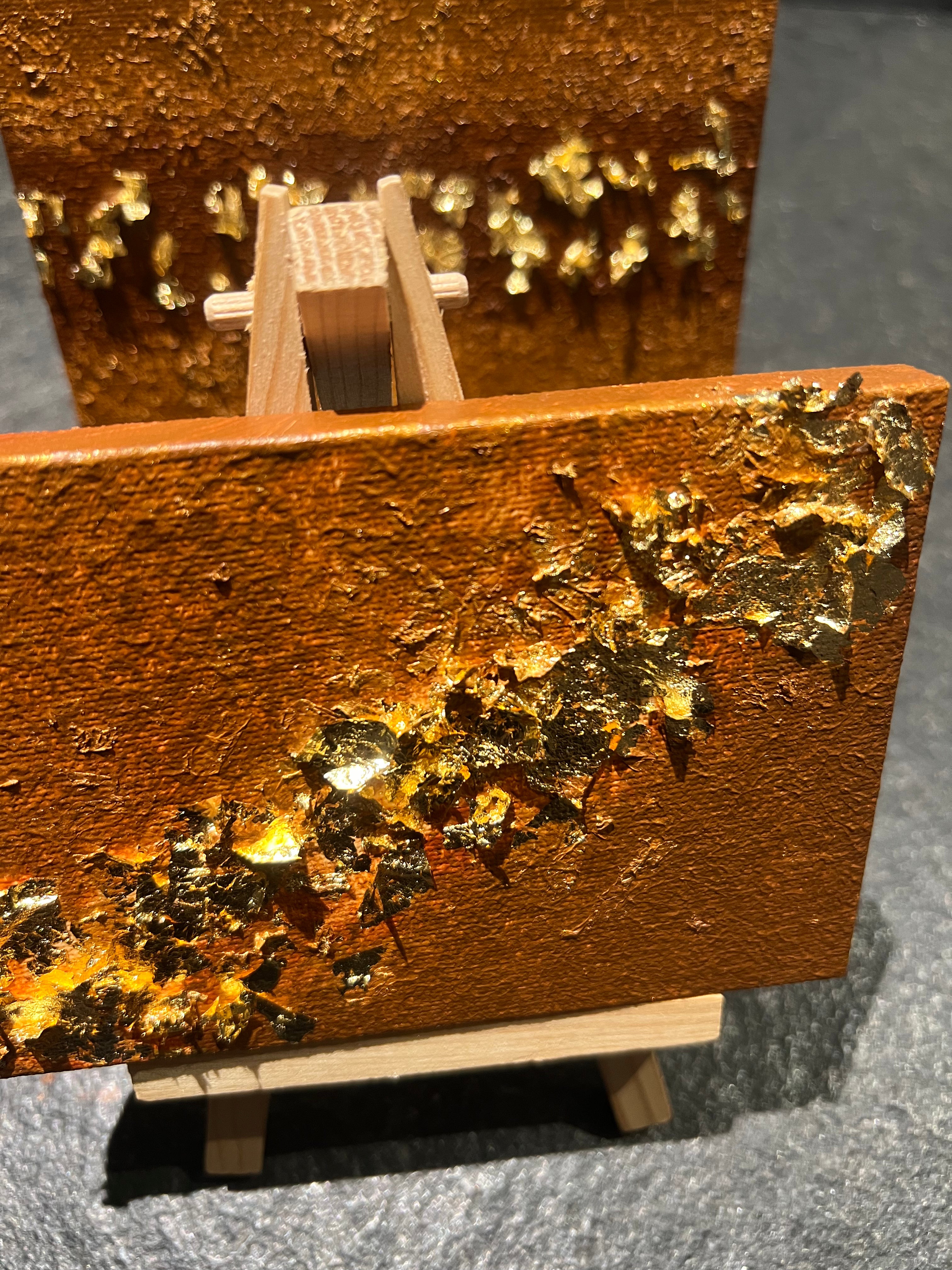 Le cerf dans la forêt enneigée d'automne